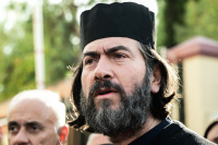 Κεκλεισμένων των θυρών η δίκη του πατέρα Αντώνιου για ασέλγεια σε βάρος δύο ανηλίκων στην «Κιβωτό του Κόσμου»