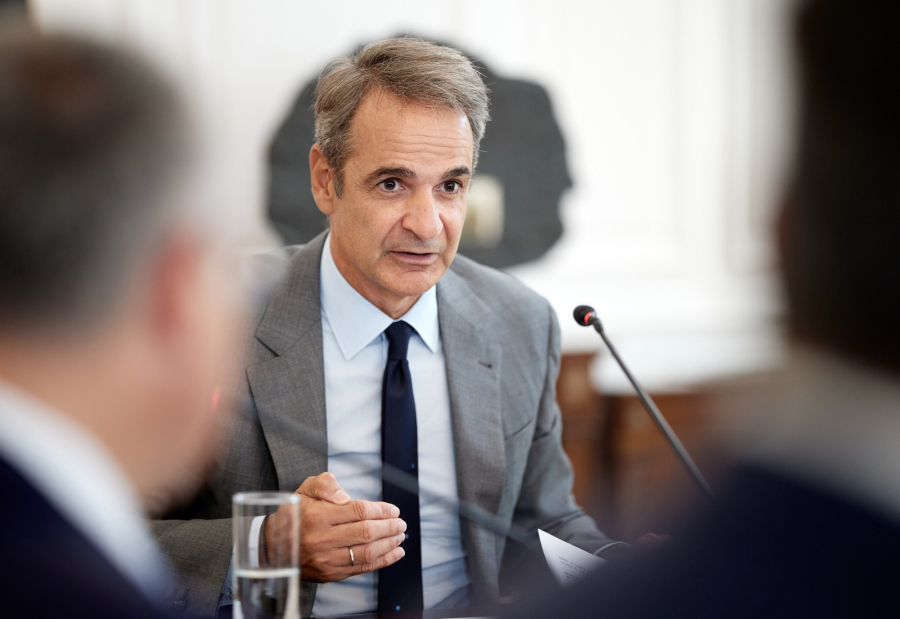 Από το «Καραμαλής ή τανκς» στο... «Μητσοτάκης ή χάος»!