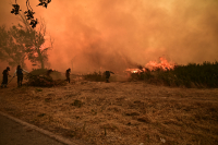 Πού έχει φωτιά τώρα: Δύσκολη νύχτα σε Μεσσηνία, Χανιά, Εύβοια - Νέα αναζωπύρωση στο Κρυονέρι