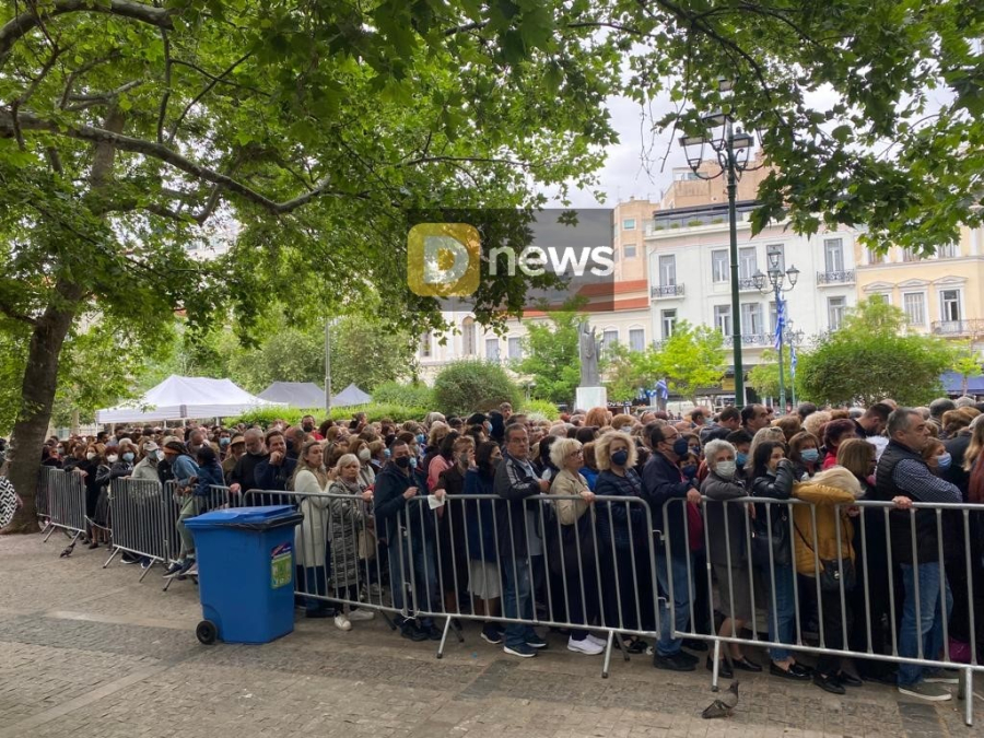 Πάνω από 100.000 πιστοί στη Μητρόπολη για να προσκυνήσουν την εικόνα της Παναγίας του Άξιον Εστί