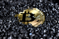Το Bitcoin κάτω από τις 70.000 δολάρια καθώς εντείνεται το sell-off στις αγορές