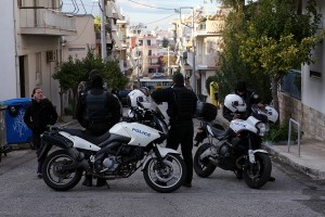 Μυτιλήνη: Αρχιφύλακας και δύο αλλοδαποί σε κύκλωμα πλαστότητας εγγράφων