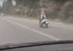 Ριψοκίνδυνος μηχανόβιος γύρισε τον... Τιτανικό εν κινήσει σε δρόμο της Κρήτης