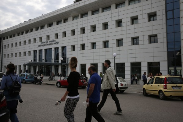 Ξεκινάει η Β΄ φάση εγγραφών στα ΓΕΛ με αίτηση στο e-eggrafes