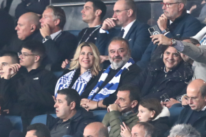 Πολιτικοί, αθλητικοί παράγοντες και ο Δήμαρχος Αθηναίων στο ΟΑΚΑ για το Ελλάδα - Αγγλία (εικόνες)