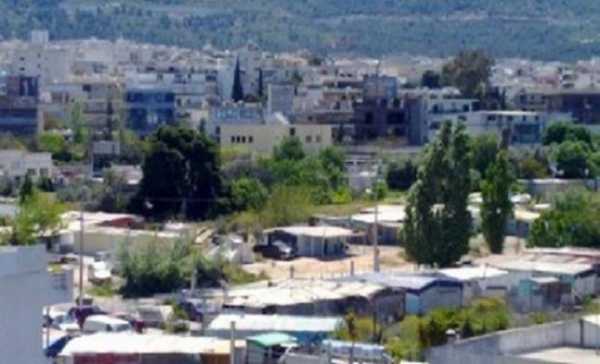 Άρχισε η κατεδάφιση των 12 κτισμάτων στον καταυλισμό Ρομά στο Χαλάνδρι