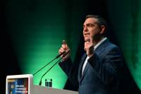 Τσίπρας στο Politico: Η κυβέρνηση να σταματήσει να δίνει λευκές επιταγές στον Τραμπ και την Αμερική