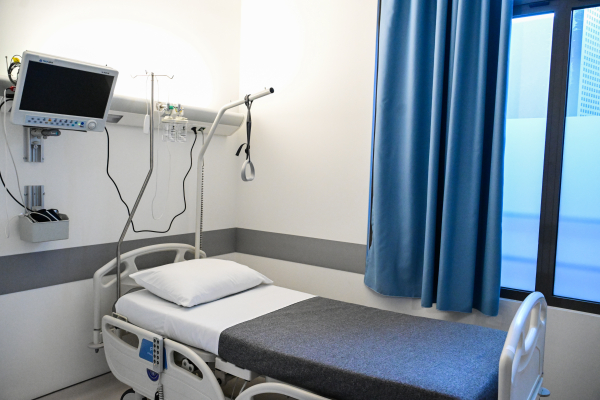 Πιέσεις για μείωση της φορολογίας στις υπηρεσίες υγείας και στα ασφάλιστρα