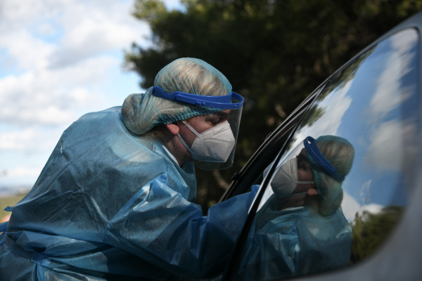 Στην Αττική τα μισά κρούσματα σήμερα 15/2, αυξήθηκαν στην Αχαϊα, ο χάρτης της διασποράς