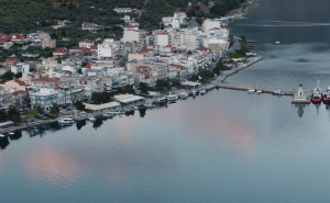 Ένα χωριό 2 ώρες από την Αθήνα που πραγματικά μοιάζει με νησί