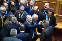 Ανοίγει ο δρόμος για γαλάζιες «αποστρατείες»