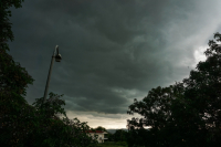 Προειδοποίηση για σφοδρές καταιγίδες τις επόμενες ώρες - Οι περιοχές, live η πορεία της κακοκαιρίας