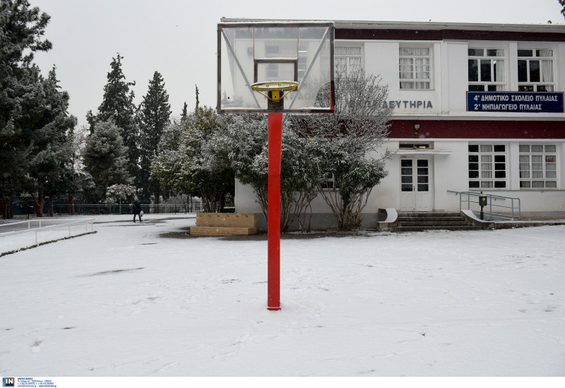 Με ανοιχτά παράθυρα για 10 λεπτά τα μαθήματα στα σχολεία από Δευτέρα