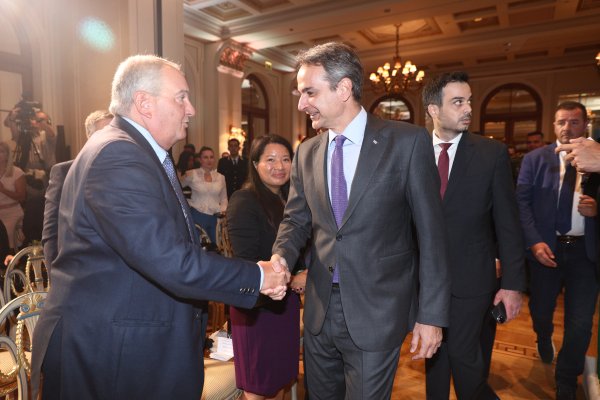 Καραμανλής-Σαμαράς ξανά μαζί στο βιβλίο Λυγερού - Νέα διαφοροποίηση από Μητσοτάκη