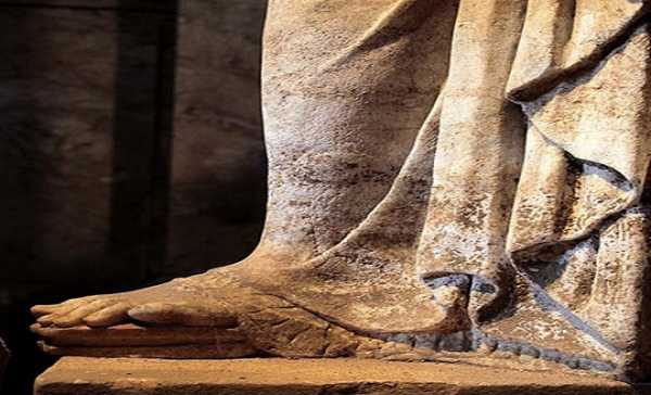 Τάφος Αμφίπολης αποκαλύφθηκαν ολόκληρες οι Καρυάτιδες