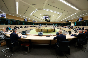 Στις καλένδες «πέφτουν» τα σχέδια για μόνιμες μειώσεις φόρων