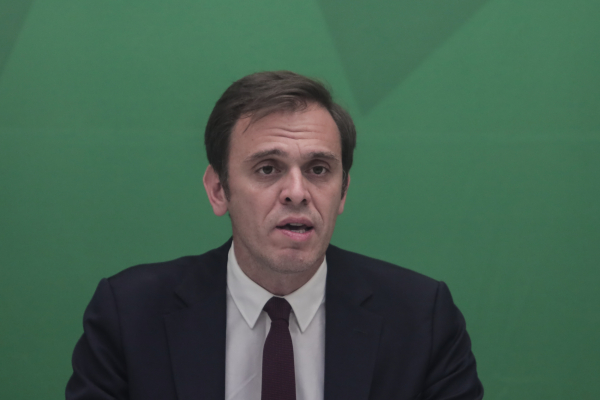 Μάντζος σε Μαρινάκη: Καμία «ισορροπία» απέναντι στη φρίκη