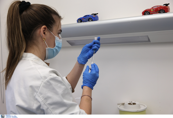 Δωρεάν εμβόλια κατά της COVID-19 προσφέρει η Ευρωπαϊκή Ένωση στην Κίνα