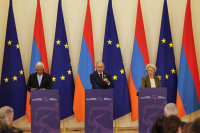«Η συμφωνία είναι συμφωνία»: Η φον ντερ Λάιεν απαντά στις απειλές Τραμπ για επιπλέον δασμούς στα ευρωπαϊκά αυτοκίνητα