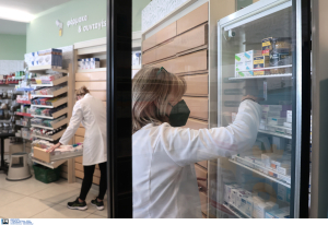 Με «ταρίφα» πλέον τα εμβόλια για covid και αντιτετανικό στα φαρμακεία