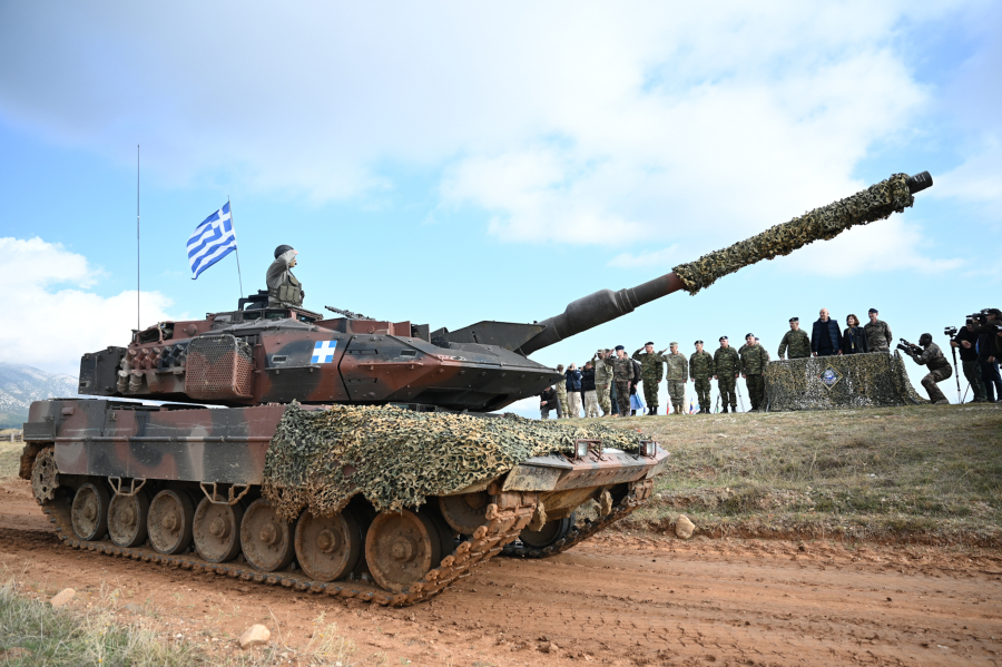 Τα «πάνω - κάτω» στις ένοπλες δυνάμεις: Τέλος η θητεία σε Ναυτικό, Αεροπορία, αυξήσεις για στρατιωτικούς και φαντάρους