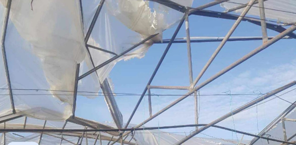 Ανεμοστρόβιλος «χτύπησε» τα Φαλάσαρνα