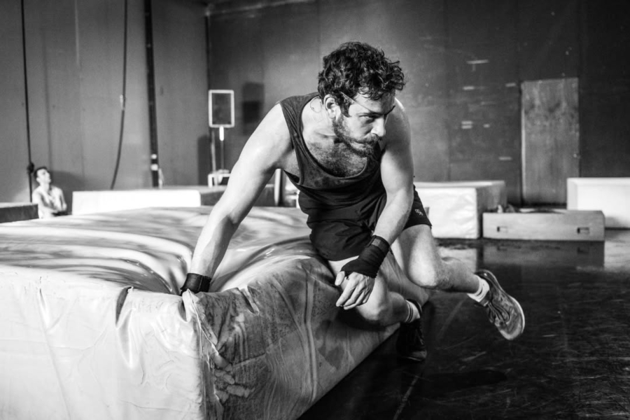 Νέα Αριστερά: Αλληλεγγύη στον Τούρκο ηθοποιό, που του απαγορεύτηκε η έξοδος από τη χώρα