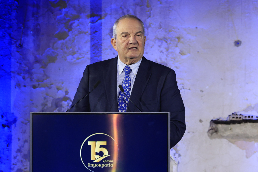 Live η ομιλία Καραμανλή σε εκδήλωση για τα 15 χρόνια της εφημερίδας «Δημοκρατία»