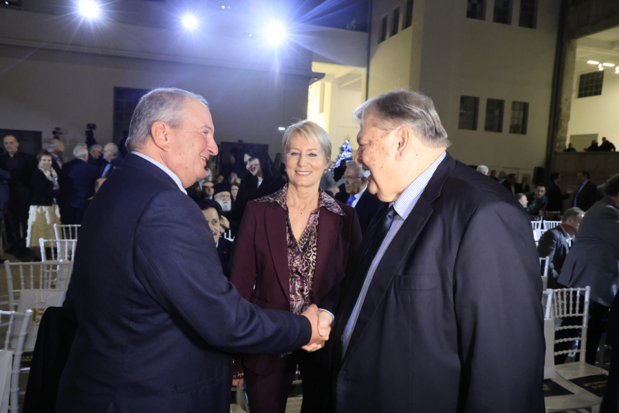 Live η ομιλία Καραμανλή σε εκδήλωση για τα 15 χρόνια της εφημερίδας «Δημοκρατία»