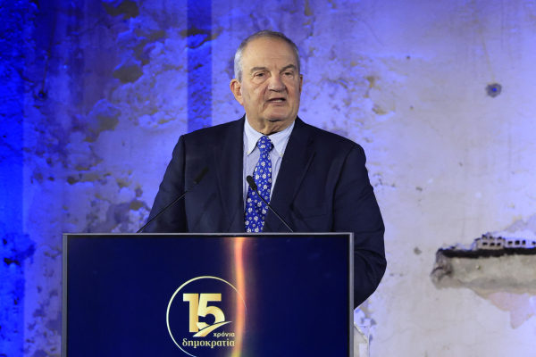 Live η ομιλία Καραμανλή σε εκδήλωση για τα 15 χρόνια της εφημερίδας «Δημοκρατία»