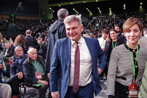 Κι επίσημα στο ΠΑΣΟΚ ο Νικόλας Φαραντούρης, έπεται συνέχεια