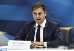 Χάρης Θεοχάρης: «Το ιδιωτικό χρέος στην Ελλάδα είναι σταθερό και κάτω από τον Μ.Ο»