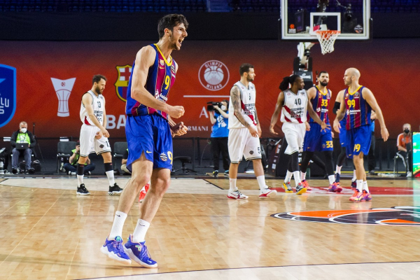 Euroleague: Στον τελικό με «υπογραφή» Χίγκινς η Μπαρτσελόνα, τραυματίστηκε ο Καλάθης (βίντεο)