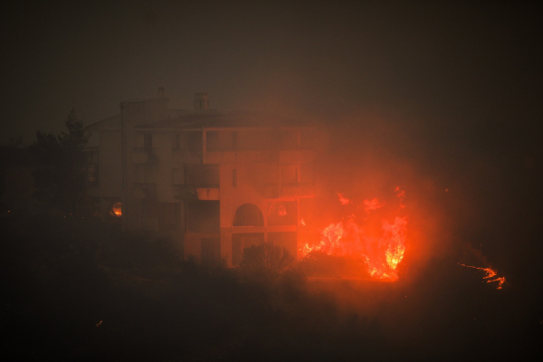 Φωτιά στην Πεντέλη: Κάτοικος της περιοχής μιλά στο Dnews για τις δραματικές ώρες (βίντεο)