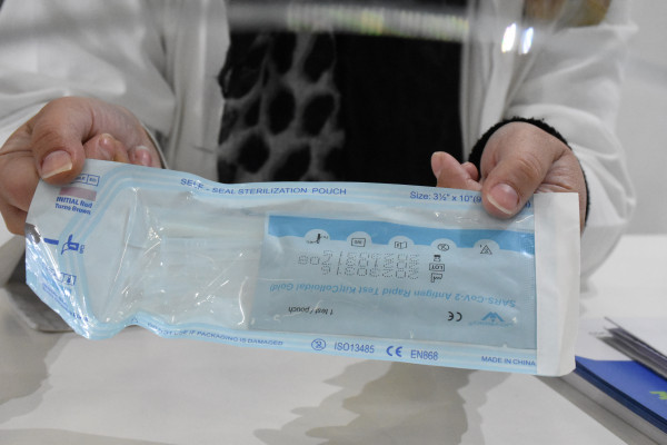 Self test δυο φορές την εβδομάδα για τον ιδιωτικό τομέα: Από σήμερα η προμήθεια, ποιος θα πληρώνει το κόστος