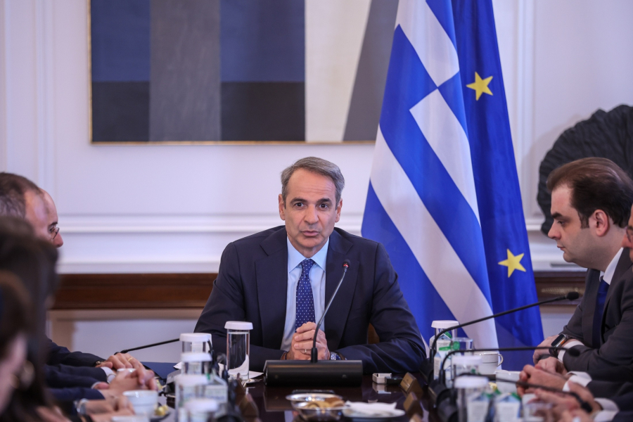 Άρση μονιμότητας στο Δημόσιο: Γιατί ανοίγει το θέμα η κυβέρνηση