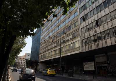 Υπ. Εργασίας: Δεν εξαιρούνται οι βουλευτές από τις μειώσεις στις συντάξεις