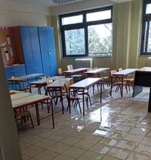 Ανατολική Αττική: Σχολεία χωρίς θέρμανση, με κομμένο ρεύμα και πλημμυρισμένες τάξεις (εικόνες)