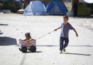 Καρβούνης: Ύψιστη προτεραιότητα της Κομισιόν η εκπαίδευση των προσφυγόπουλων