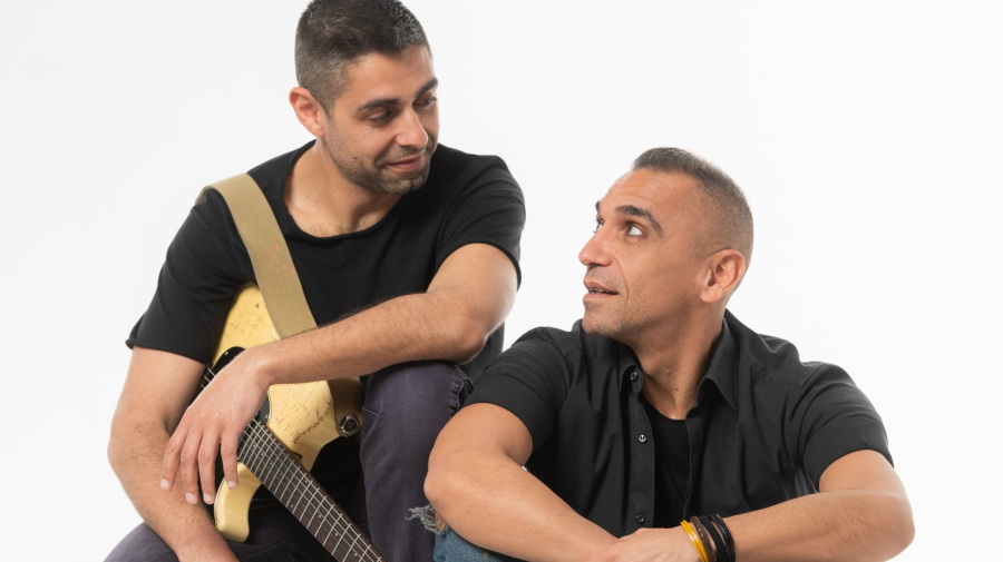 Κίτρινα Ποδήλατα στο Dnews: «Προσπαθούμε οι σκέψεις μας να έχουν φως και τα τραγούδια μας το ίδιο»