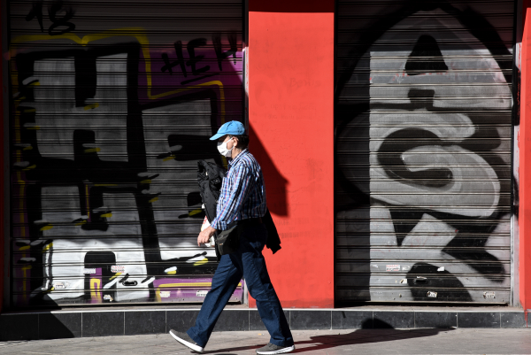 «Μαχαίρι» σε φοροελαφρύνσεις και νέες παροχές: Τι θα συμβεί με την εισφορά αλληγεγγύης