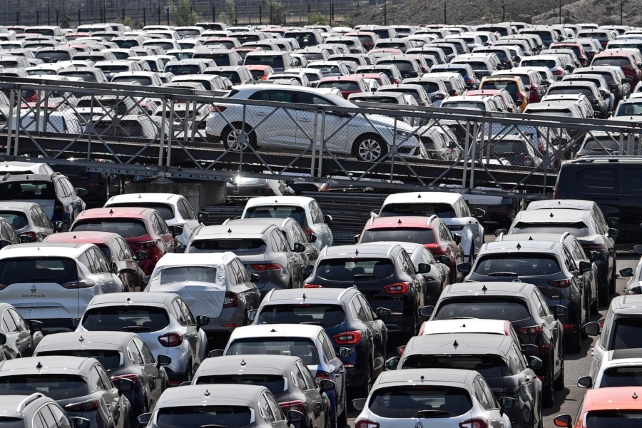 Ο Τραμπ μειώνει αναδρομικά τους δασμούς στα ευρωπαϊκά αυτοκίνητα από το 25% στο 15%