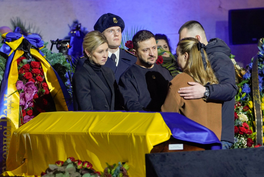Ουκρανία: Συντετριμμένο το ζεύγος Ζελένσκι στην κηδεία του υπουργού Εσωτερικών
