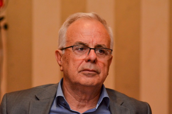 Αποστόλου: Προτεραιότητα της κυβέρνησης η ολοκλήρωση του προγράμματος