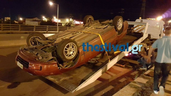 Τροχαίο στο Δερβένι - Εγκλωβίστηκαν δύο άτομα