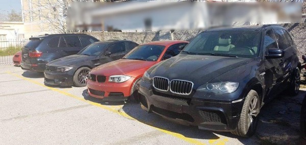 «Χειροπέδες» σε σπείρα που λήστευε αυτοκίνητα και μηχανές στην Αττική [pic]