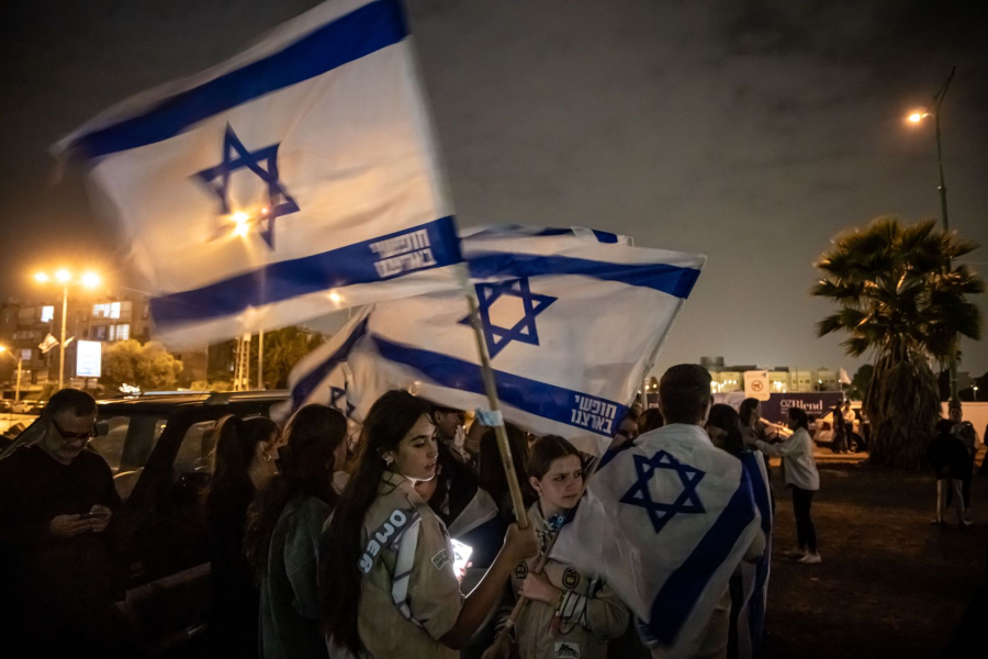 Πανηγυρισμοί και δάκρυα χαράς για την επιστροφή των ομήρων στο Ισραήλ