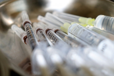Astrazeneca: Περισσότερες πληροφορίες για το εμβόλιο ζήτησε η ΕΜΑ