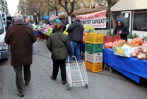Κλείνουν οι αιτήσεις για κουπόνια σε οικογένειες για αγορές σε λαικές αγορές
