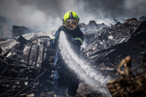 «Σβήνει» ο κίνδυνος στο Χαΐδάρι - Σε ύφεση και οριοθετημένη η πυρκαγιά